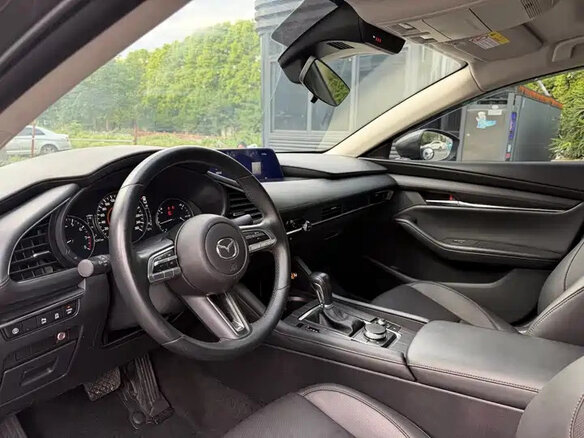 2022 Mazda 3 Axela IV (BP), серый, 1185000 рублей - вид 5