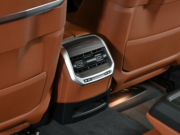 2022 BMW 7 серии 740d xDrive VII (G70), чёрный, 19000000 рублей - вид 14