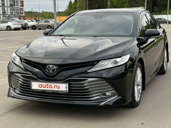 2021 Toyota Camry VIII (XV70), чёрный, 3550000 рублей - вид 2