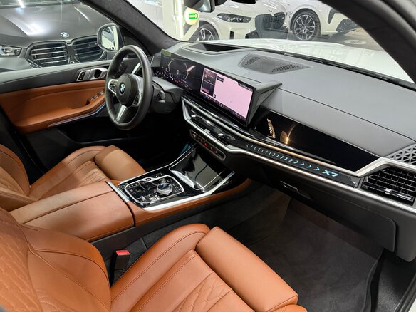 2025 BMW X7 40i I (G07) Рестайлинг, белый - вид 32