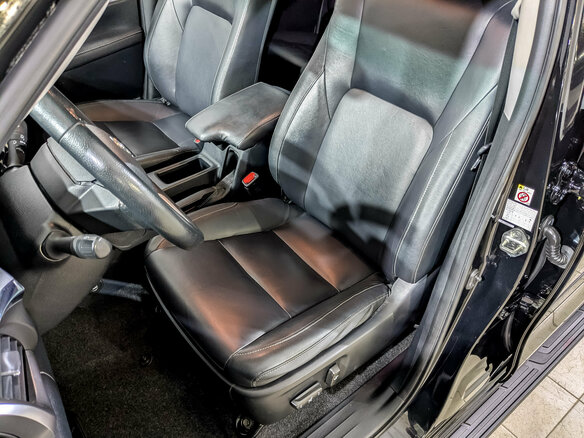 2017 Toyota Hilux VIII, чёрный, 3575000 рублей - вид 17