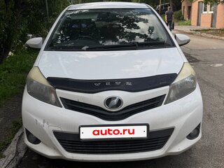 2013 Toyota Vitz III (XP130), белый, 640000 рублей, вид 1