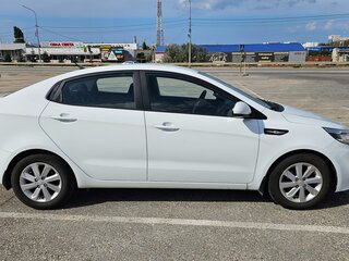 2016 Kia Rio III Рестайлинг, белый, 1090000 рублей, вид 2