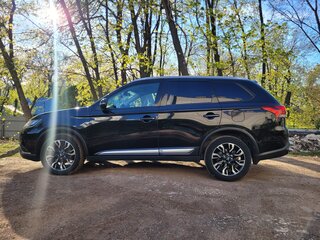 2020 Mitsubishi Outlander III Рестайлинг 3, чёрный, 2400000 рублей, вид 4