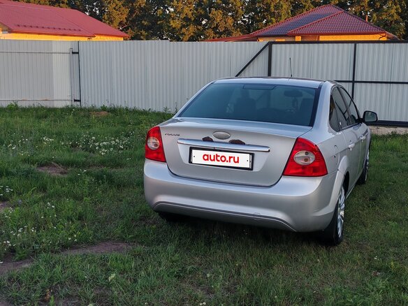2008 Ford Focus II Рестайлинг, серебристый, 600000 рублей - вид 3
