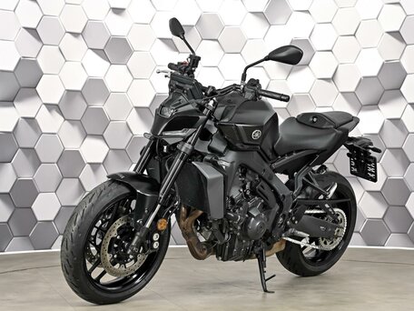 2024 Yamaha MT-09 (FZ-09), чёрный, 1199000 рублей, вид 2