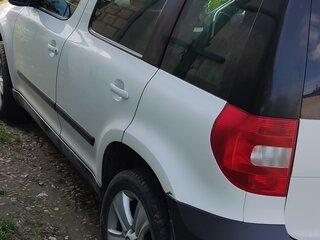 2012 Skoda Yeti I, белый, 750000 рублей, вид 3