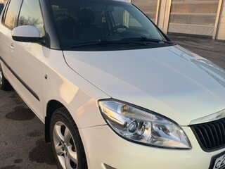 2011 Skoda Fabia II Рестайлинг, белый, 650000 рублей, вид 2