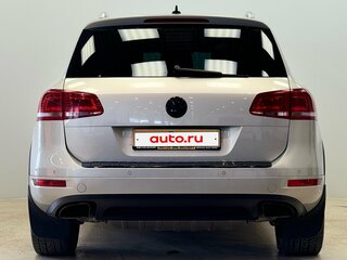 2013 Volkswagen Touareg II, серебристый, 2275000 рублей, вид 4