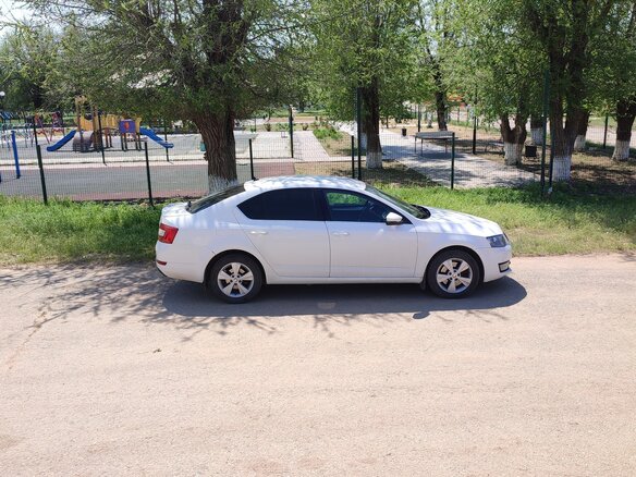 2014 Skoda Octavia III (A7), белый, 1300000 рублей - вид 6