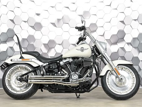2017 Harley-Davidson Fat Boy, белый, 1699000 рублей, вид 3
