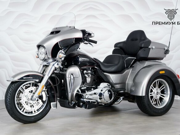 2016 Harley-Davidson Tri Glide, серебристый, 3499000 рублей - вид 2