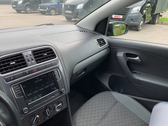 2018 Volkswagen Polo V Рестайлинг, чёрный, 1340000 рублей - вид 11