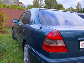 1997 Mercedes-Benz C-Класс 230 I (W202) Рестайлинг, зелёный, 300000 рублей, вид 4