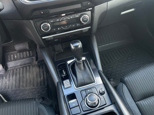 2018 Mazda 6 III (GJ) Рестайлинг, белый, 1660000 рублей - вид 11