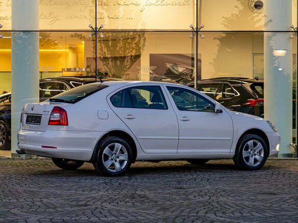 2011 Skoda Octavia DSG7 II (A5) Рестайлинг, белый - вид 5