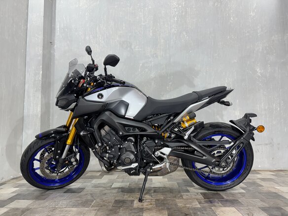 2018 Yamaha MT-09 (FZ-09), серый, 915000 рублей - вид 1