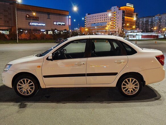 2013 Lada (ВАЗ) Granta I, белый, 450000 рублей - вид 15