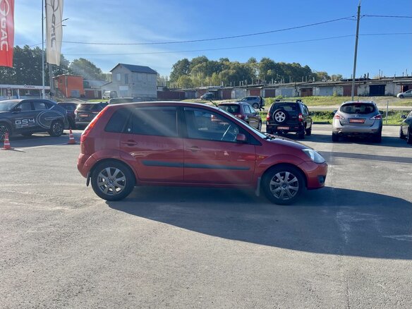 2008 Ford Fiesta Mk5, красный, 450000 рублей - вид 3