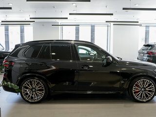 2026 BMW X5 M60i IV (G05/G18) Рестайлинг, чёрный, 20990000 рублей, вид 4