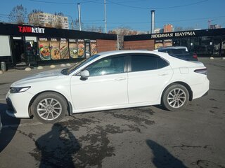 2022 Toyota Camry VIII (XV70) Рестайлинг, белый, 2300000 рублей, вид 4