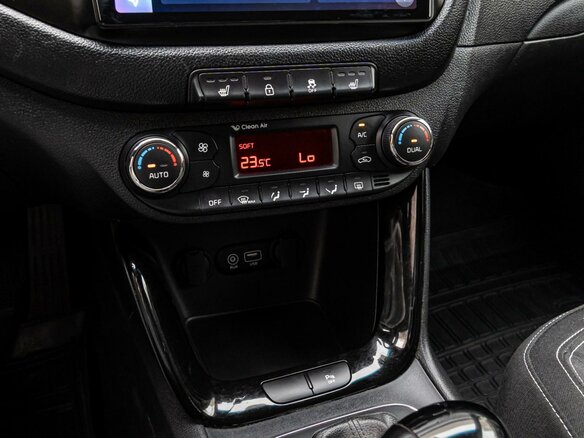 2017 Kia Ceed II Рестайлинг, белый - вид 13