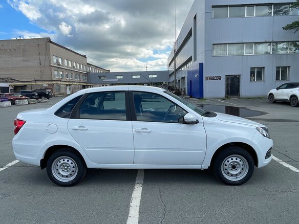 2026 Lada (ВАЗ) Granta I Рестайлинг, белый - вид 12