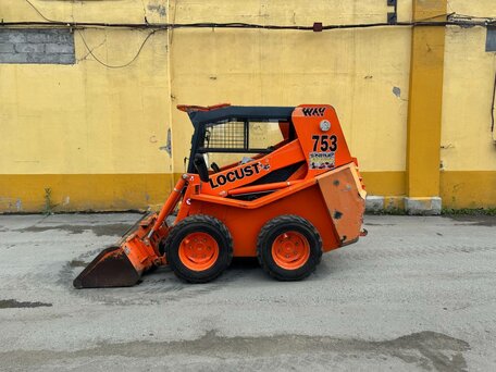 2010 Locust 753, красный, 770000 рублей, вид 1