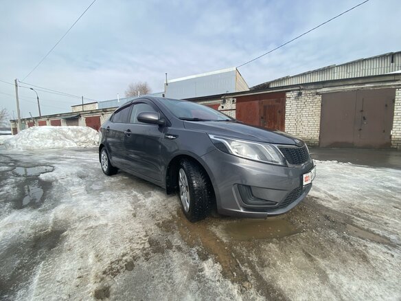 2013 Kia Rio III, серый, 900000 рублей - вид 2