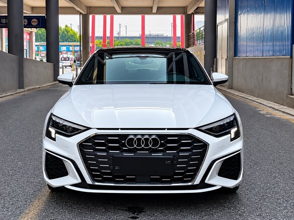 2022 Audi A3 Sportback 35 TFSI IV (8Y), белый, 1960007 рублей - вид 1