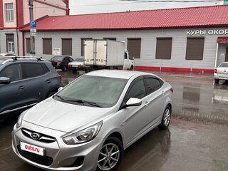 2013 Hyundai Solaris I, серебристый, 800000 рублей, вид 1