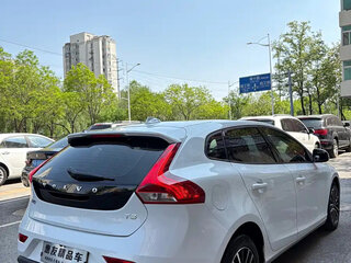 2020 Volvo V40 II Рестайлинг, белый, 1460001 рублей, вид 4