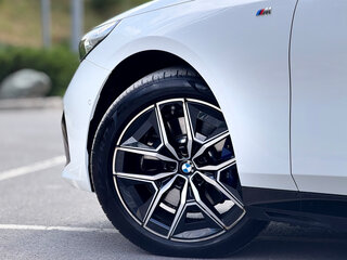 2025 BMW 5 серии 520i VIII (G60/G61/G68), белый, 7200000 рублей, вид 4