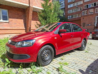 2015 Volkswagen Polo V, пурпурный, 999000 рублей, вид 1