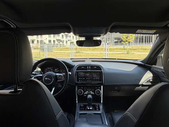 2019 Jaguar XE I Рестайлинг, белый, 2186693 рублей - вид 12