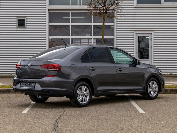 2022 Volkswagen Polo VI, серый, 1395000 рублей - вид 5