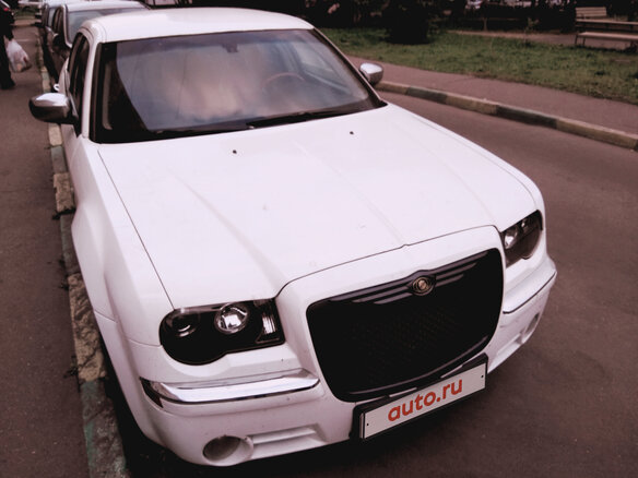 2005 Chrysler 300C I, белый - вид 2