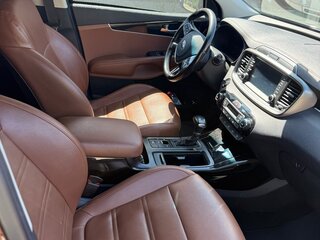 2017 Kia Sorento 6-speed III Prime Рестайлинг, коричневый, 2600000 рублей, вид 4