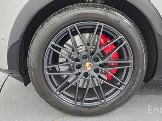 2024 Porsche Cayenne GTS III Рестайлинг, серый, 20846320 рублей, вид 4