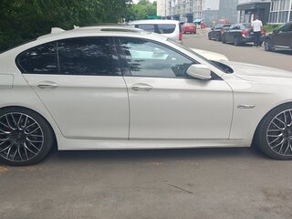 2012 BMW 5 серии 550i xDrive VI (F10/F11/F07), белый, 1850000 рублей, вид 3