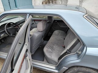 1990 Mercedes-Benz W124 230, голубой, 610000 рублей, вид 5
