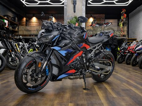 2026 BMW M 1000 R, чёрный, 3590000 рублей, вид 4
