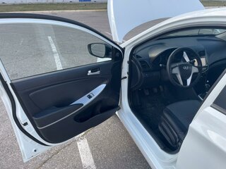 2012 Hyundai Solaris I, белый, 700000 рублей, вид 5