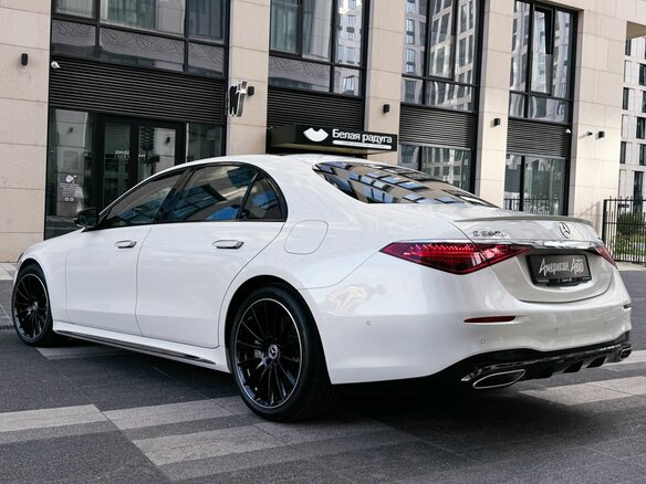 2023 Mercedes-Benz S-Класс 580 e Long 4MATIC VII (W223), белый - вид 2