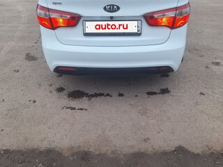 2013 Kia Rio 4-speed III, белый, 850000 рублей, вид 4
