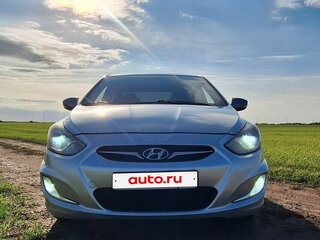 2012 Hyundai Solaris I, серебристый, 900000 рублей, вид 2