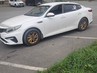 2018 Kia Optima IV Рестайлинг, белый, 800000 рублей, вид 2