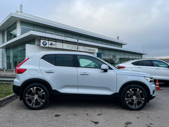 2021 Volvo XC40 I, серый, 3397000 рублей - вид 3