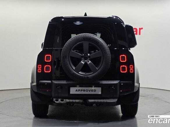 2026 Land Rover Defender 110 II, чёрный, 14142000 рублей - вид 4