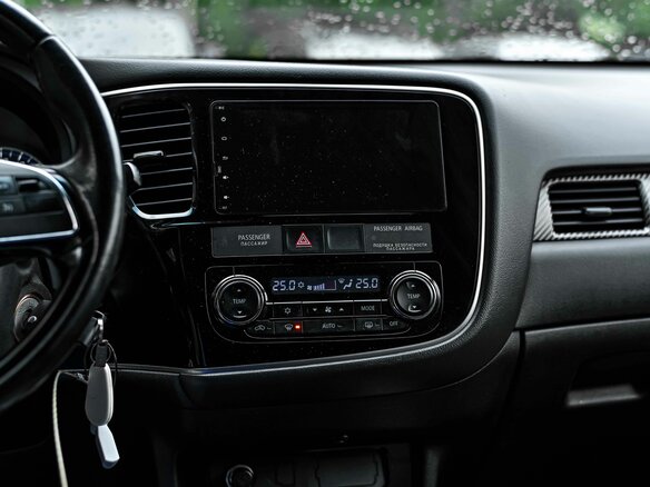 2018 Mitsubishi Outlander III Рестайлинг 2, чёрный, 1745000 рублей - вид 8